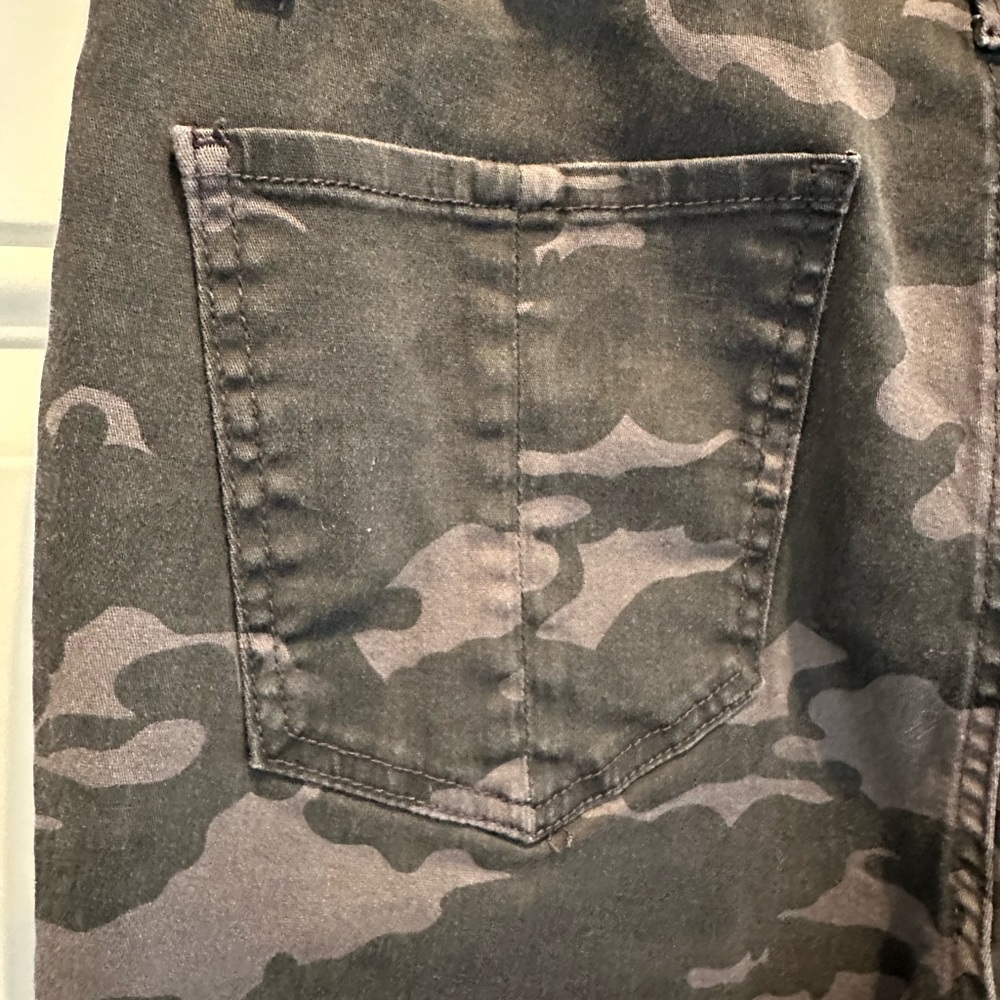 Prosperity Women's Camouflage Ankle Pants - Tags Off But Never Worn - Picture 9 of 10